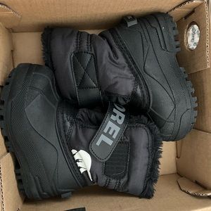 Shoes ,Sorel Toddler snow commander color black size 7